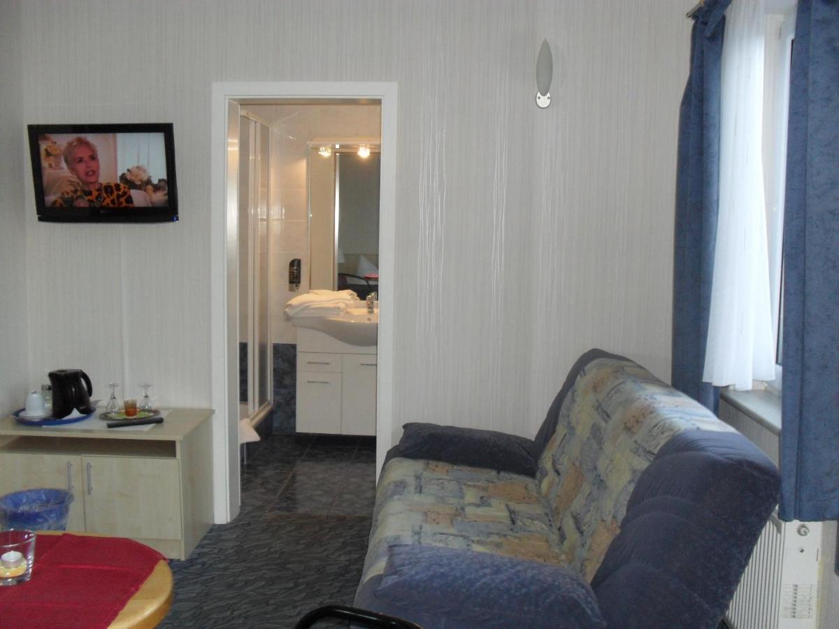 Hotel-Pension Zur Mole Wiek auf Rügen Esterno foto