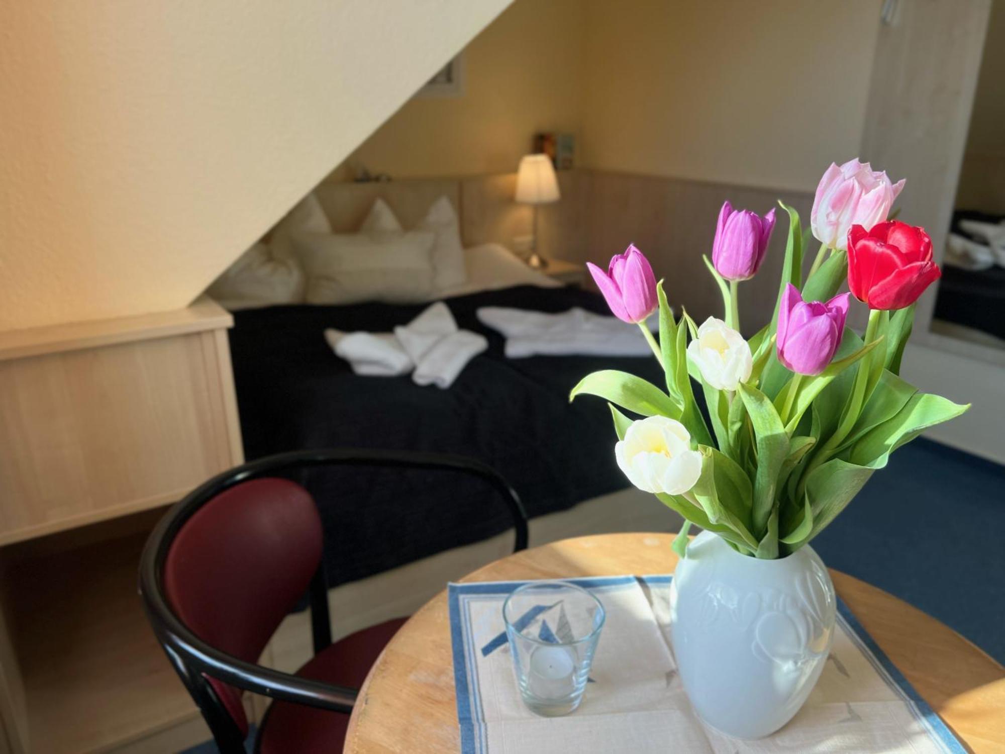 Hotel-Pension Zur Mole Wiek auf Rügen Esterno foto